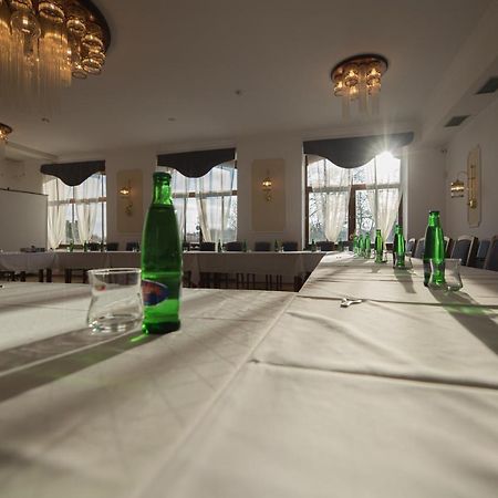 Hotel Petrin ヤブロネツ・ナド・ニソウ エクステリア 写真