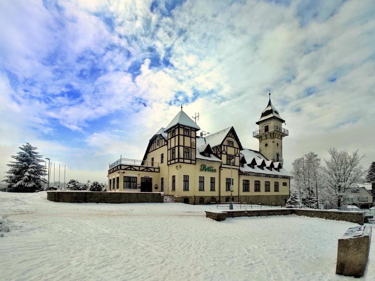 Hotel Petrin ヤブロネツ・ナド・ニソウ エクステリア 写真